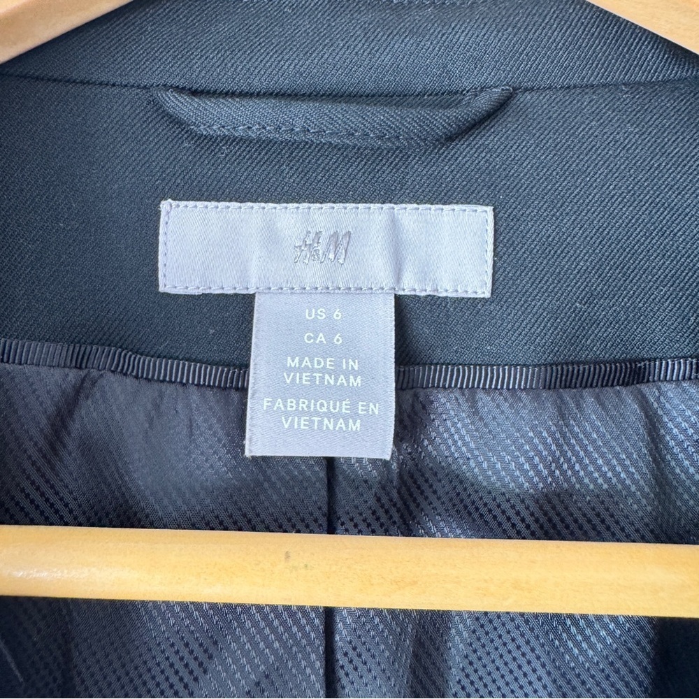 H&M - Fitted Style Tailored Blazer in Black - Picture 3 of 4